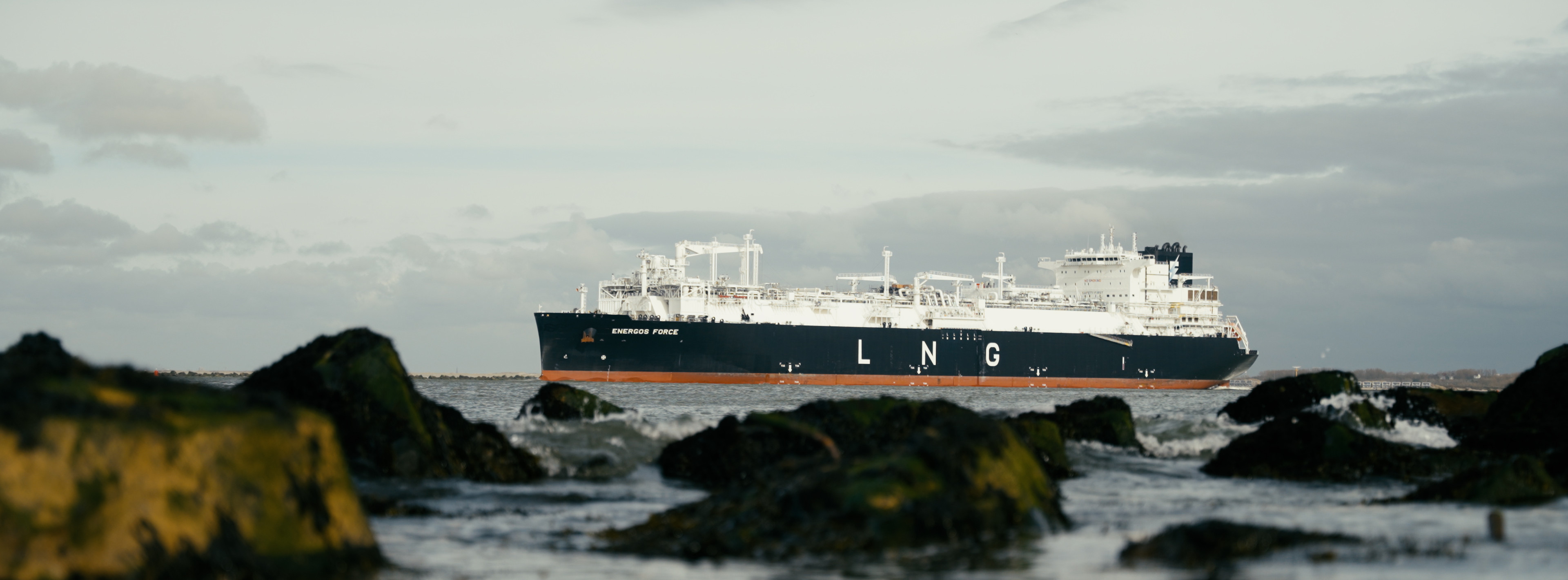 Energie & Management > Gas - Schwimmendes LNG-Terminal in Stade soll im September starten