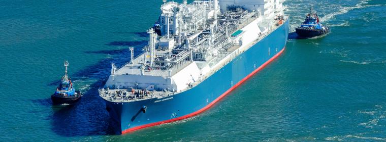 Energie & Management > Gas - FSRU erreicht Einsatzort in Wilhelmshaven 