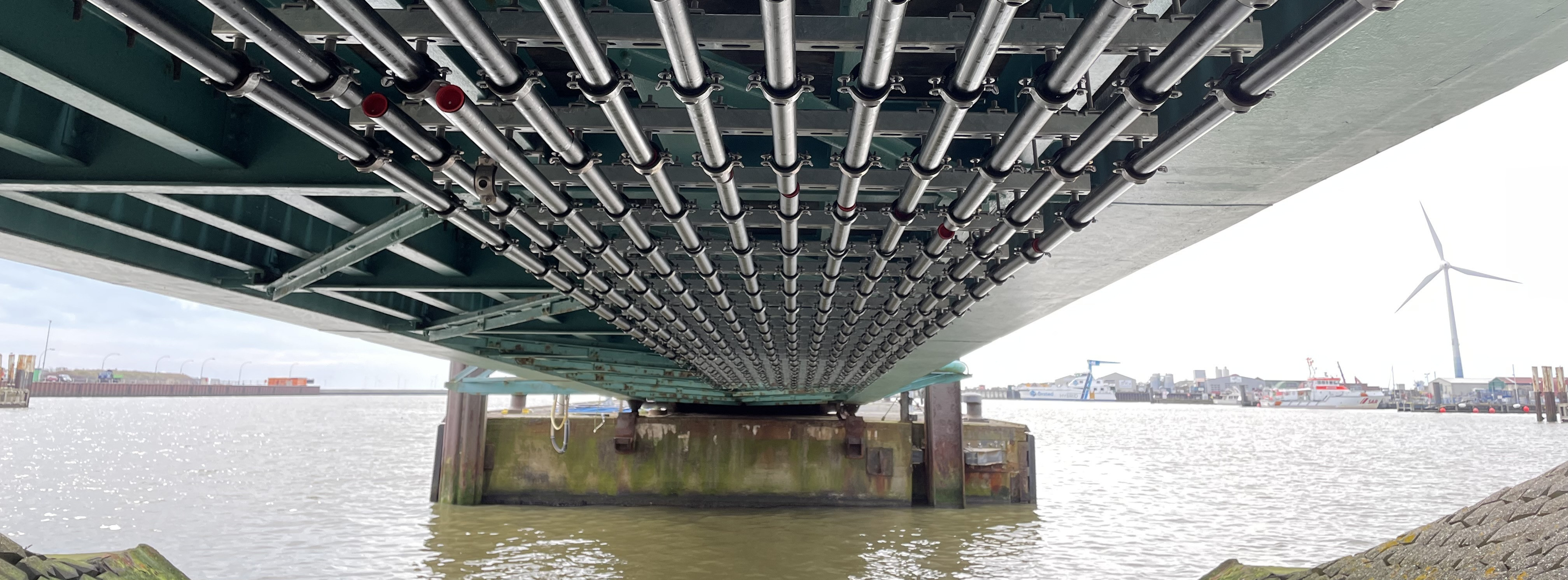 Energie & Management > Wärme - Borkumer Hafenwasser für die Wärme auf der Insel