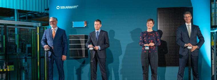 Energie & Management > Photovoltaik - Solarwatt eröffnet große Produktionsanlagen