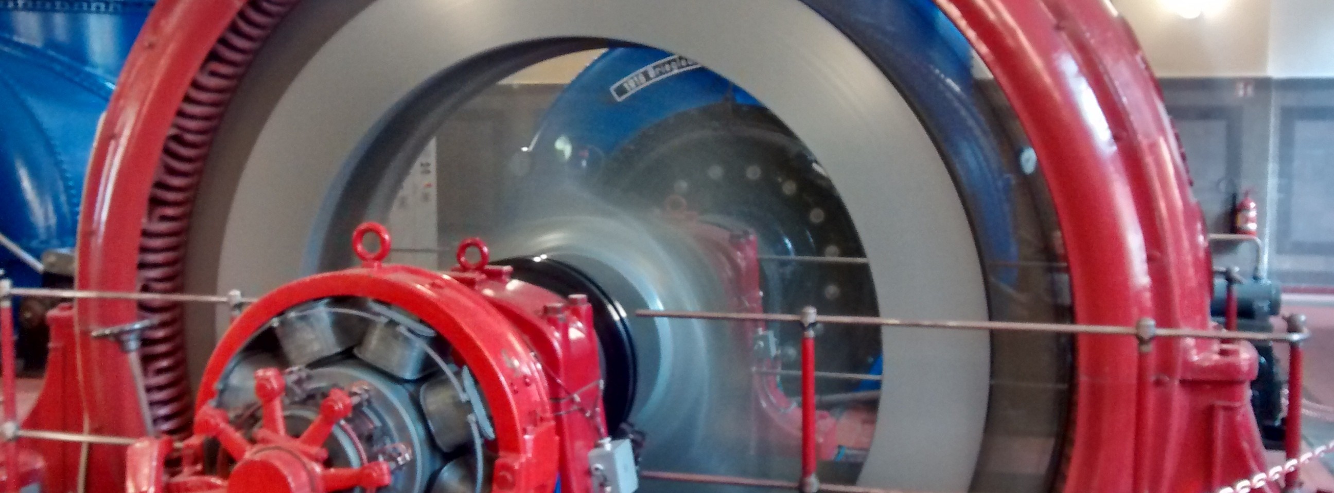 Energie & Management > Stromnetz - Wasserkraft liefert Momentanreserve wie ein Kernkraftwerk