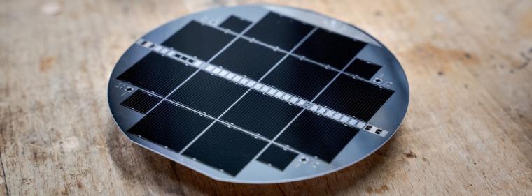 Energie & Management > Photovoltaik - Im Tandem günstig zu höheren Wirkungsgraden