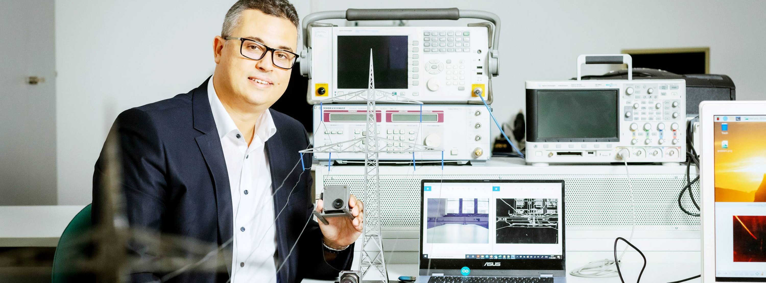 Energie & Management > Stromnetz - Kameras sehen Freileitungen beim Abhängen zu 