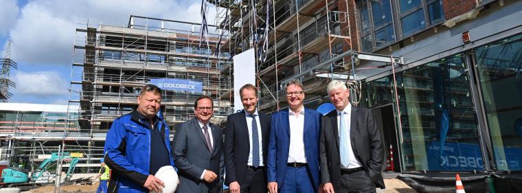 Energie & Management > Unternehmen - Richtfest am RWE-Campus