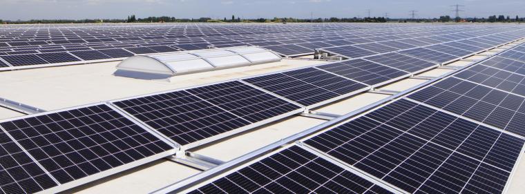 Energie & Management > Photovoltaik - Baywa Re packt Logistikzentrum 7 MW aufs Dach