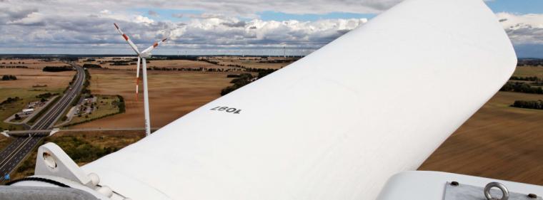 Energie & Management > Advertorial - Windkraftanlagen: Effizienter Betrieb und überdurchschnittliche Ölstandzeiten