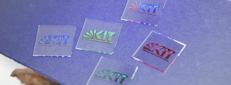 Energie & Management > F&E - KIT-Forscher drucken Perowskit-PV-Zellen