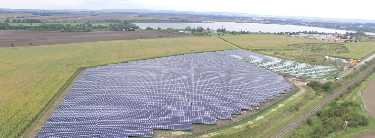 Energie & Management > Photovoltaik - Solarpark mit Speicher kann Netze entlasten