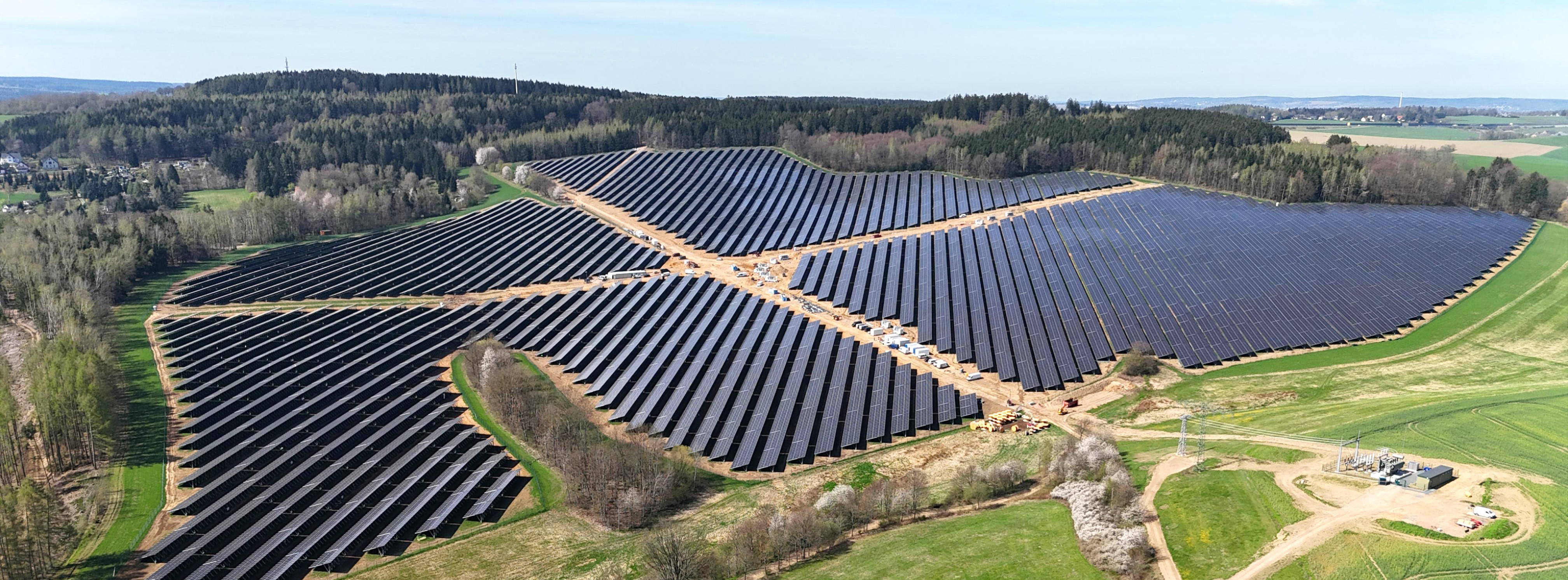 Energie & Management > Photovoltaik - Solarpark Gornau mit 60 MW am Netz