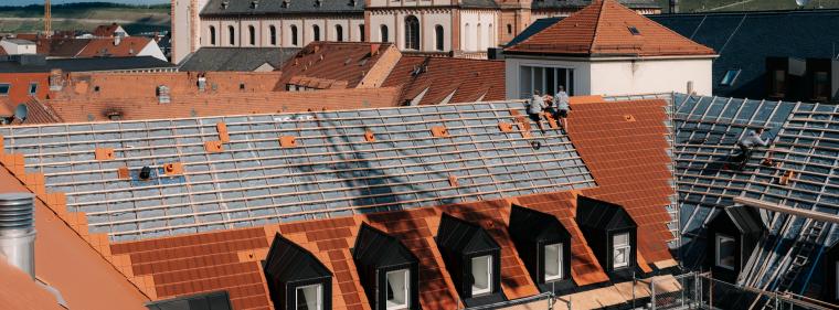 Energie & Management > Photovoltaik - Bayerns erste PV-Anlage auf einem Großdenkmal