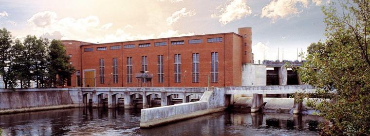 Energie & Management > Regenerative - Wasserkraftwerk Uppenborn wird um Batteriespeicher ergänzt 