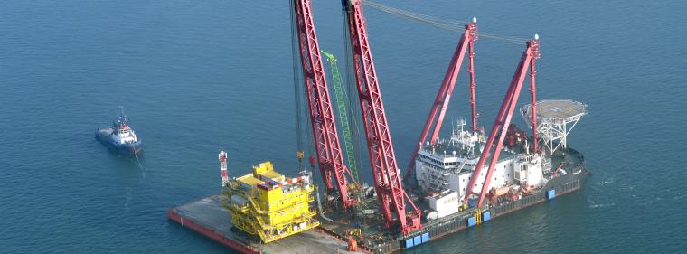 Energie & Management > Windkraft Offshore - 1.400-Tonnen-Umspannwerk steht