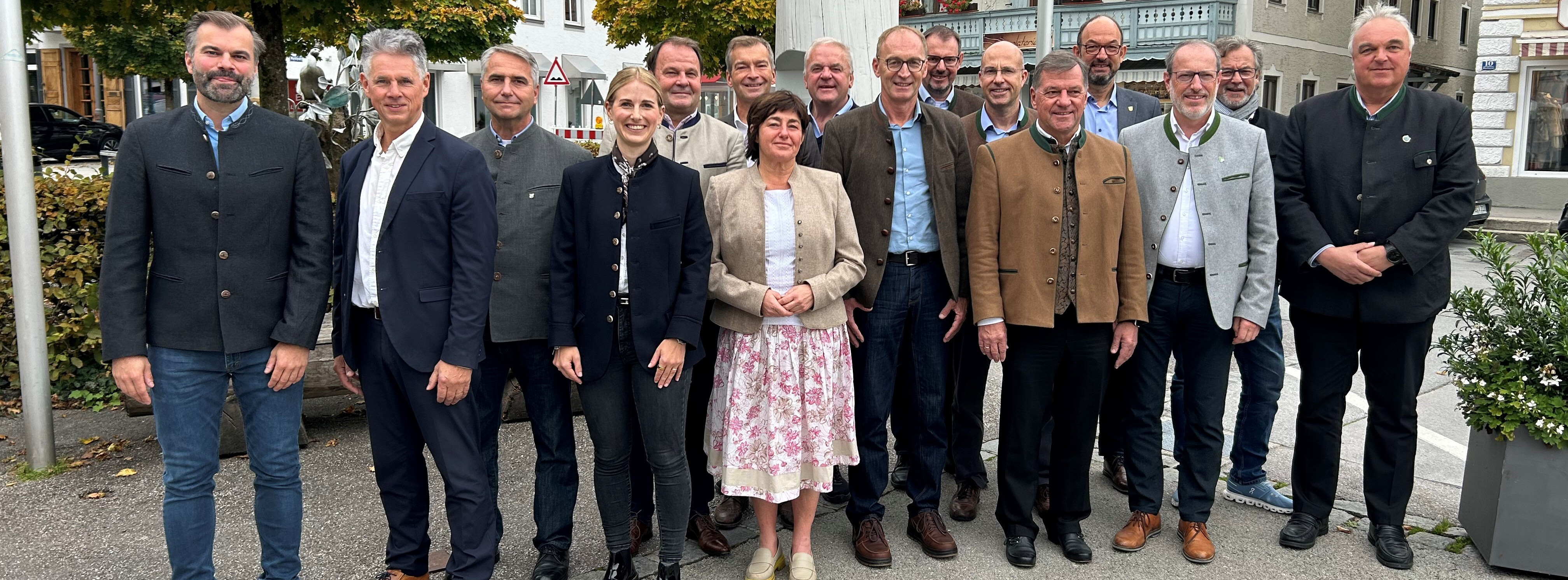 Energie & Management > Kooperation - 15 bayerische Kommunen gründen Energieunternehmen