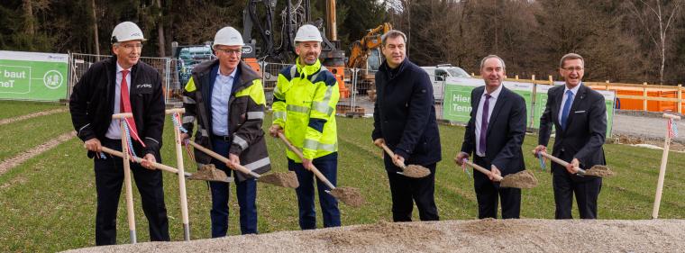 Energie & Management > Stromnetz - Deutscher Wind- und PV-Strom in Alpenspeicher und zurück