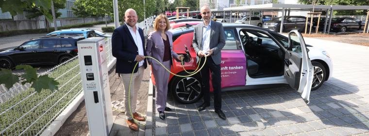 Energie & Management > Elektrofahrzeuge - 90 Ladepunkte auf einen Streich in Hannover