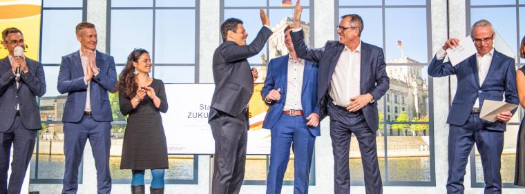 Energie & Management > Stadtwerke - Pfalzwerke gewinnen den Stadtwerke-Zukunftspreis 2022