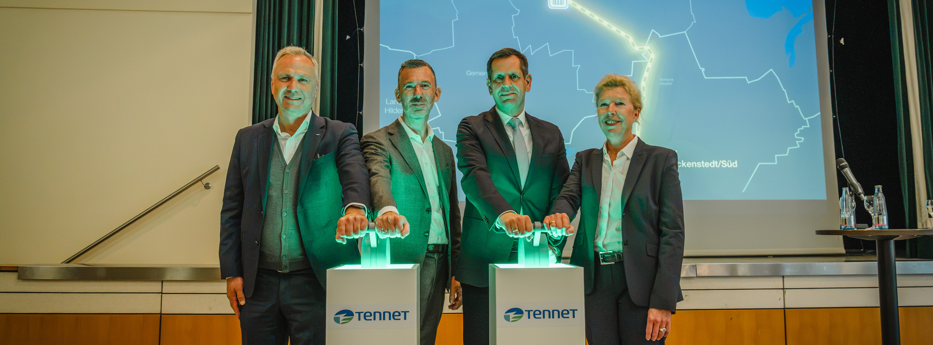 Energie & Management > Stromnetz - Höchstspannungsleitung für Salzgitter nach fünf Jahren fertig