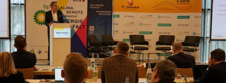 Energie & Management > E-World 2024 - Mineralölfirmen lehnen E-Ladestation an jeder Tankstelle ab