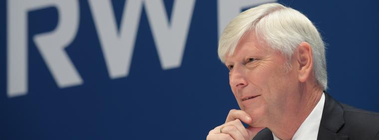 Energie & Management > Hauptversammlung - Fridays for Future liefert sich Schlagabtausch mit RWE-Chef