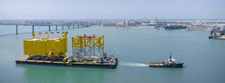 Energie & Management > Windkraft Offshore - 900-MW-Offshore-Plattform auf dem Weg zum Einsatzort