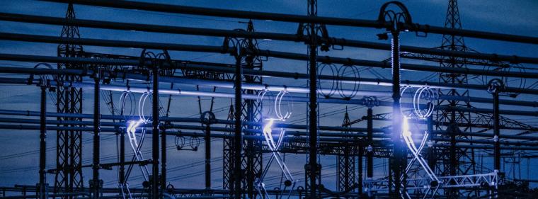 Energie & Management > Stromnetz - Forderung nach verlässlichen Rahmenbedingungen prägt Netzgipfel