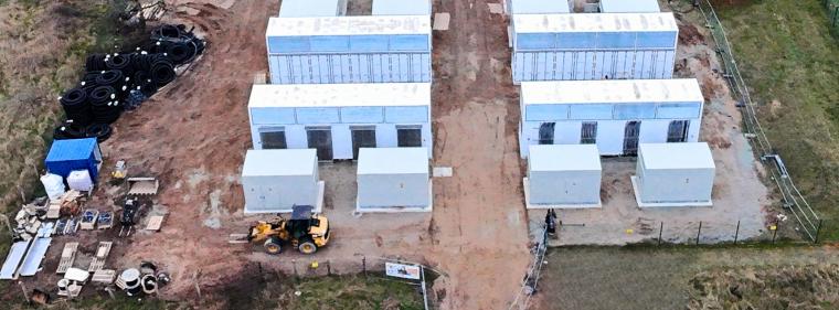 Energie & Management > Speicher - Großspeicher mit Elektroautobatterien entsteht in Grevesmühlen