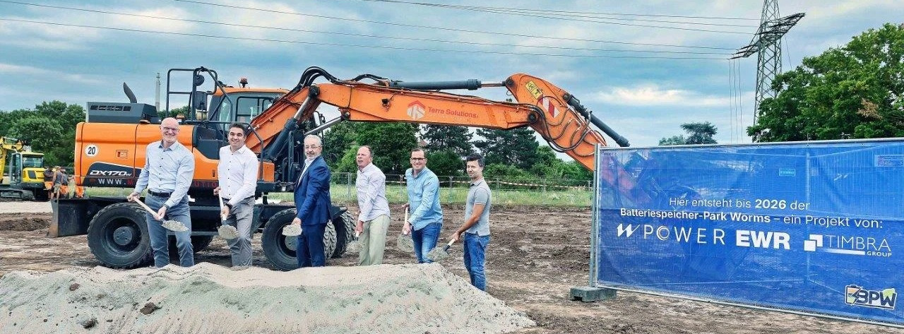 Energie & Management > Stromspeicher - Erster Wormser Großspeicher wächst in die Höhe