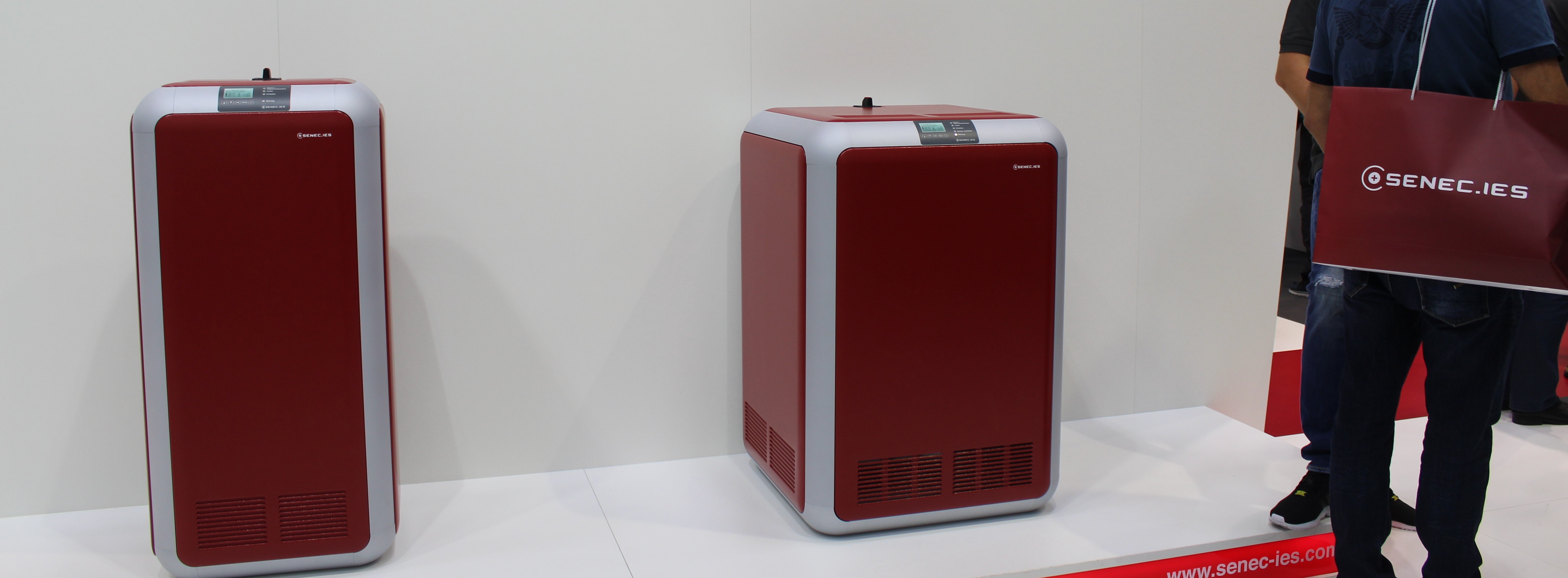 Energie & Management > Intersolar - Modulare Speicher für Gewerbe