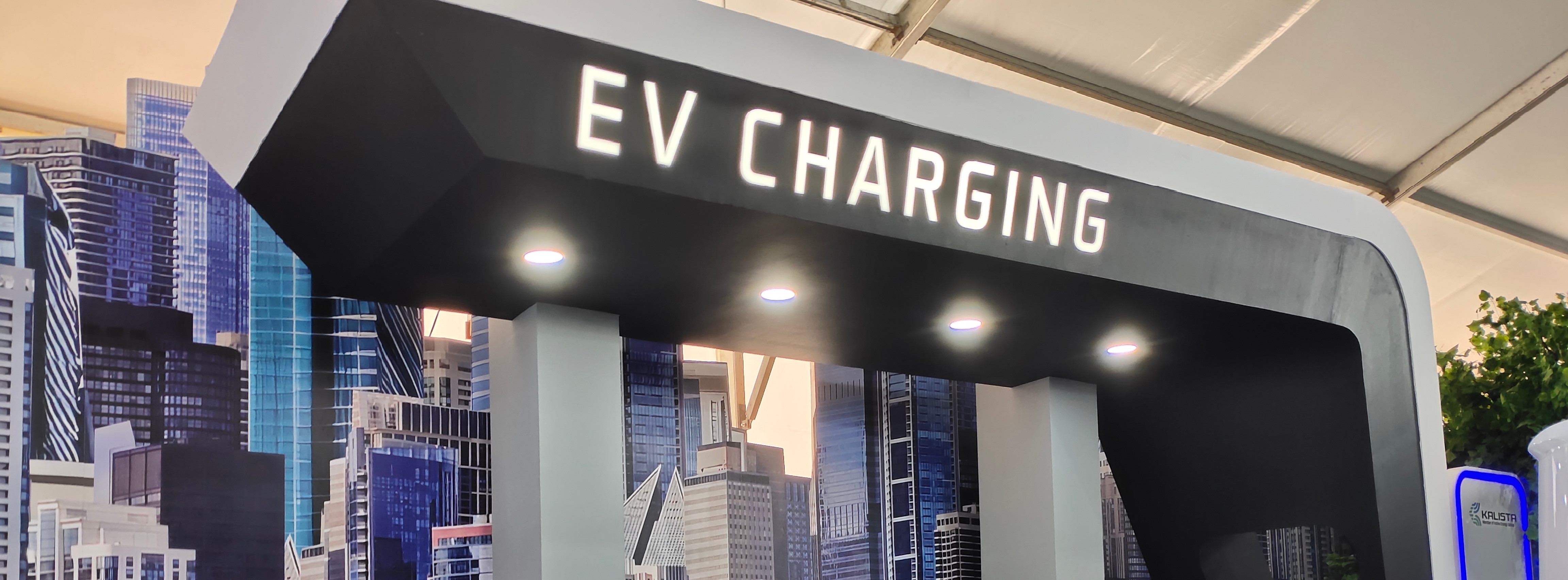 Energie & Management > E-Fahrzeuge - Megawatt-Ladenetz für Lkw wächst