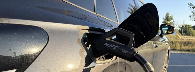 Energie & Management > Elektrofahrzeuge - Mit Strom in den Sommerurlaub