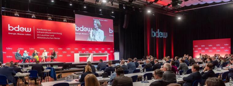 Energie & Management > Wirtschaft - Ostdeutschland diskutiert Energieinfrastruktur