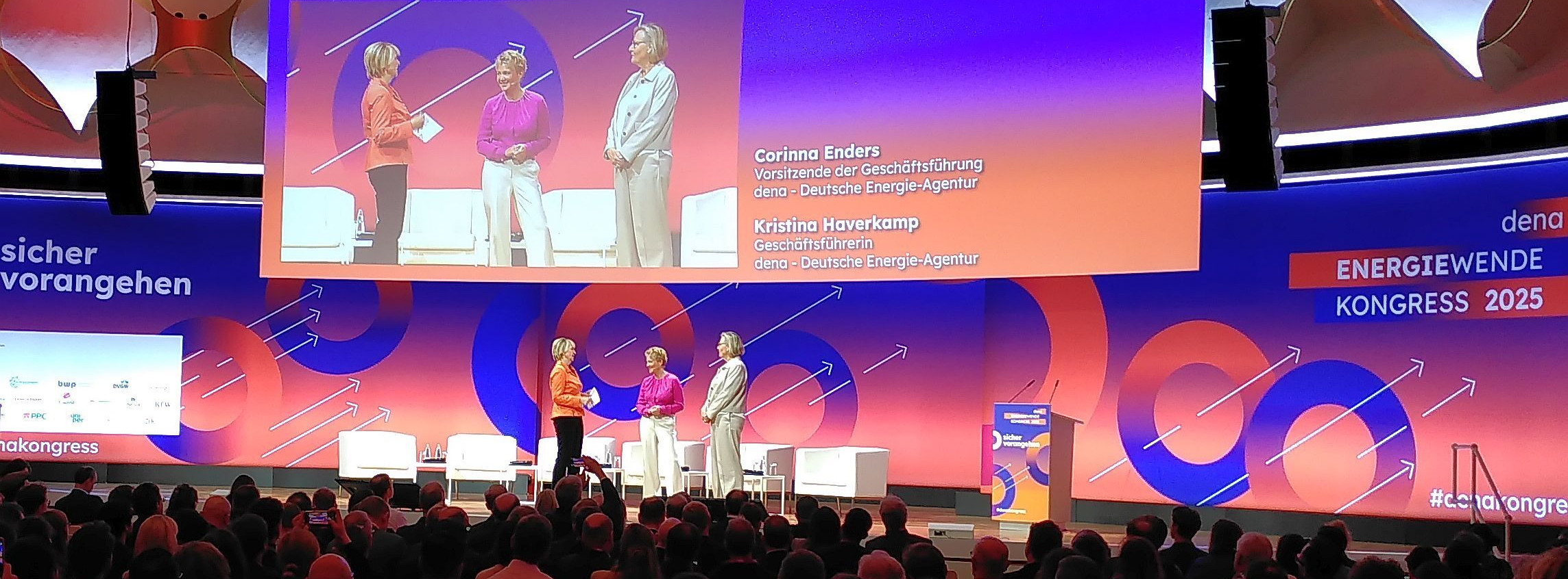 Energie & Management > Dena-Kongress 2025 - Erneuerbare Energien sorgen für Resilienz