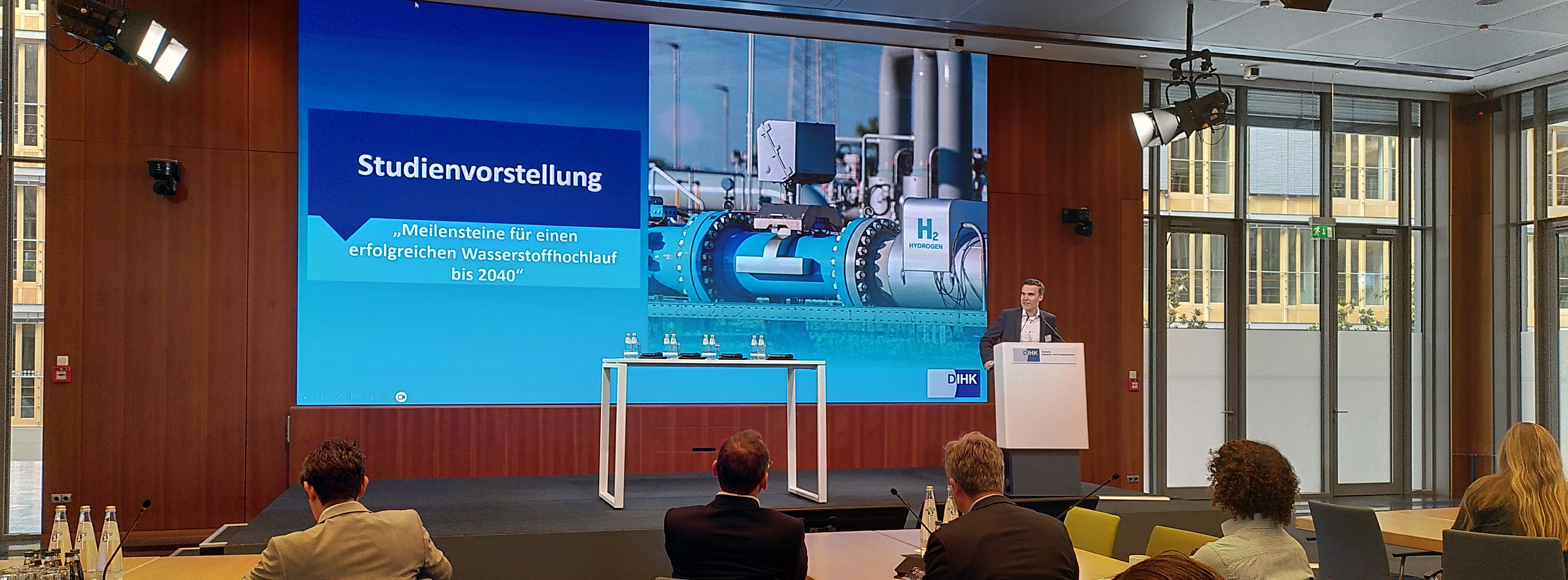 Energie & Management > Veranstaltung - Studie benennt Hürden für Wasserstoffmarkt