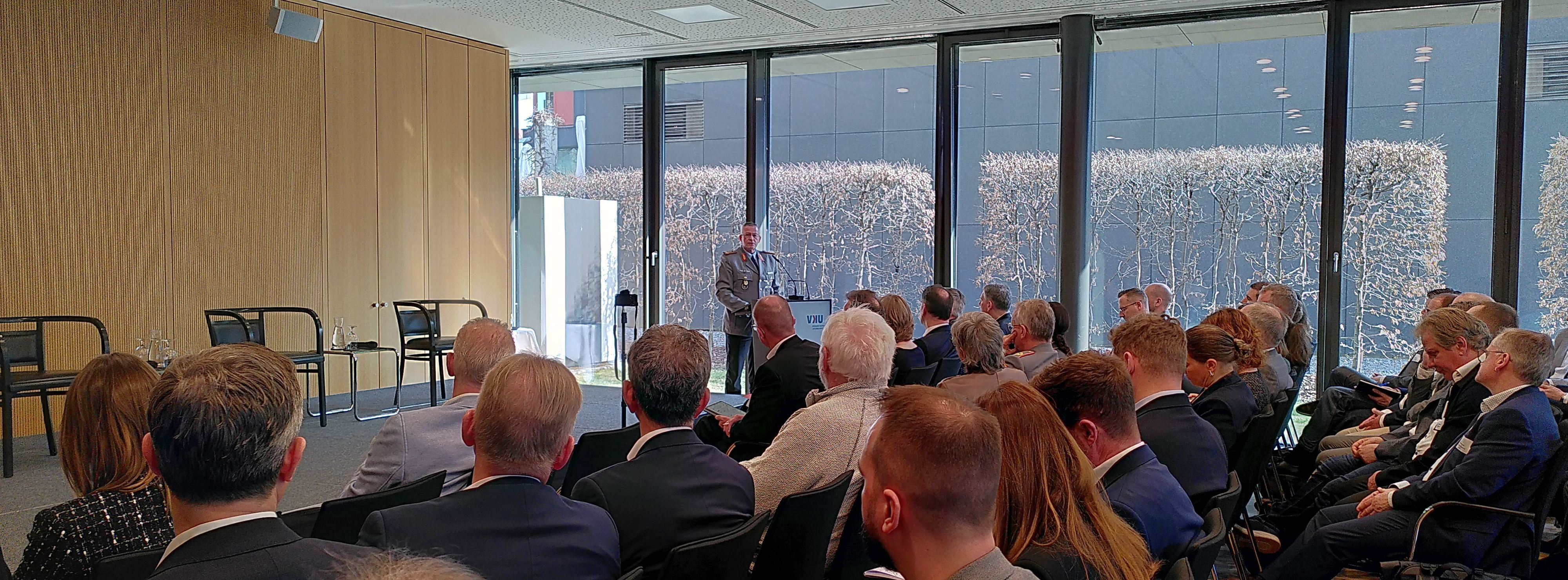 Energie & Management > Veranstaltung - KRITIS-Gipfel fordert mehr Schutz für Infrastruktur