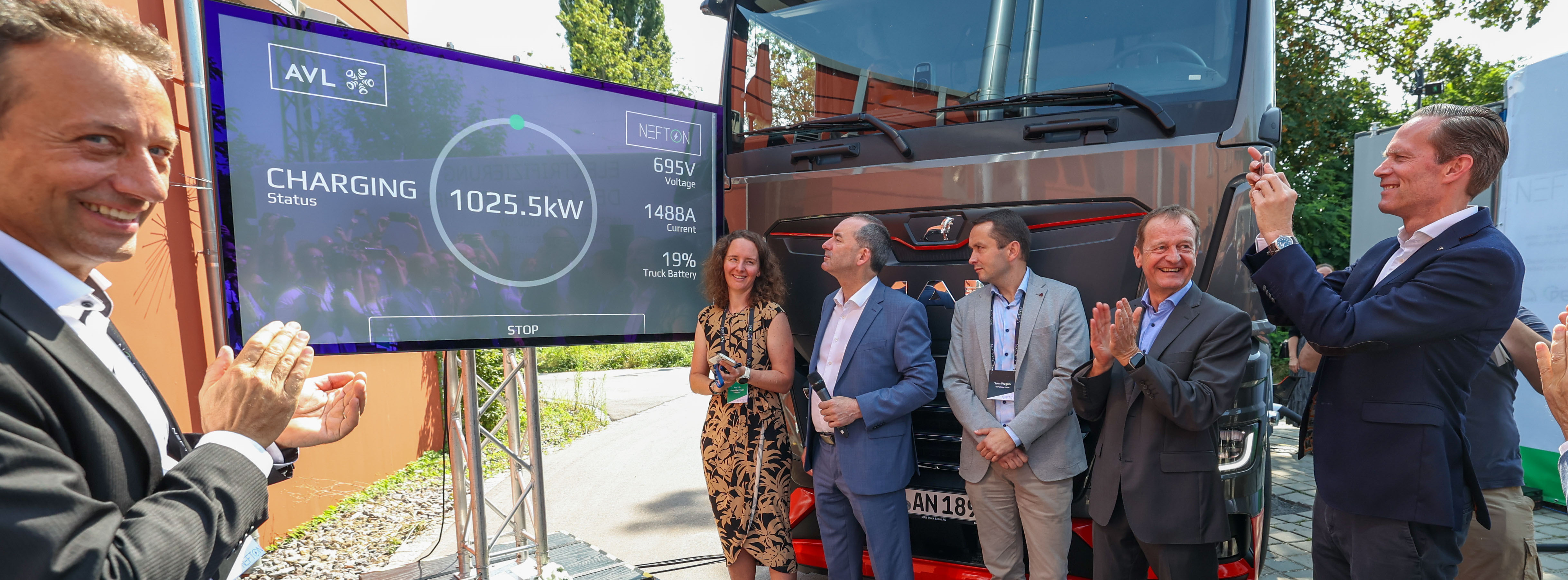 Energie & Management > Elektrofahrzeuge - Daimler Trucks will öffentliche Ladeinfrastruktur ergänzen