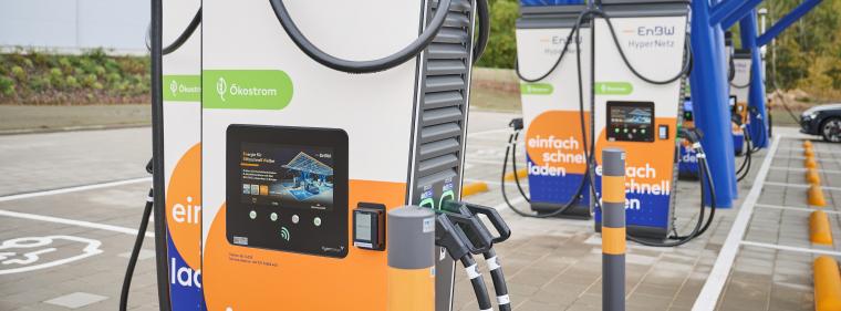 Energie & Management > Elektromobilität - EnBW schickt KI an die Hotline für E-Auto-Fahrer