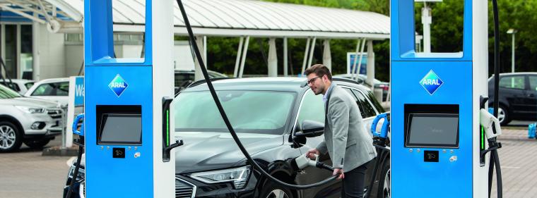 Energie & Management > Elektromobilität - Aral errichtet Ladesäulen