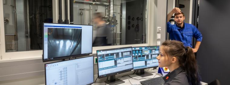 Energie & Management > E-Mobilität - Simulierter Batterie-Crash mit 100 km/h