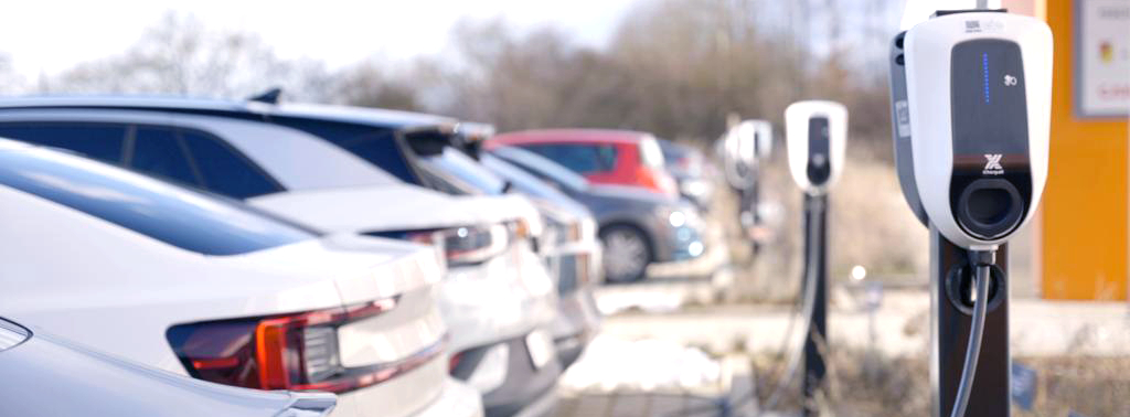 Energie & Management > Elektrofahrzeuge - Charge X stellt Laden von Auto zu Auto vor
