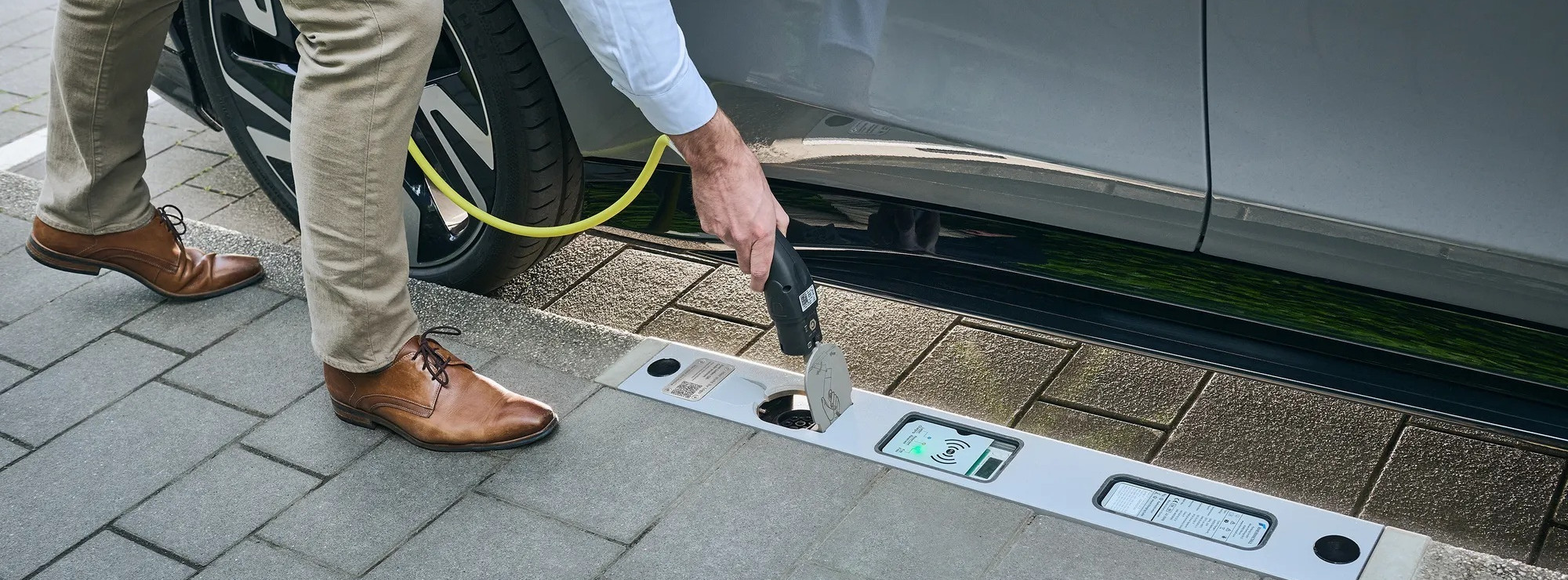 Energie & Management > E-Fahrzeuge - DKV Mobility ebnet Kunden den Weg zu Ladebordsteinen