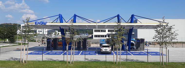 Energie & Management > Elektrofahrzeuge - Neue Schnellladeparks im Wochentakt