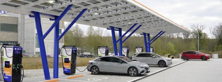 Energie & Management > Elektrofahrzeuge - EnBW baut bundesweites Schnellladenetz weiter aus