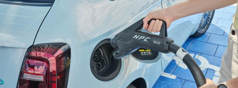 Energie & Management > Elektrofahrzeuge - EnBW nimmt siebten Schnellladepark in Bayern in Betrieb