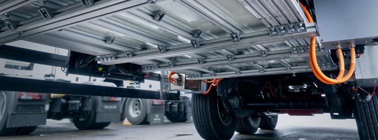 Energie & Management > Elektrofahrzeuge - Leichte Hochspannung für autarken Lkw-Auflieger