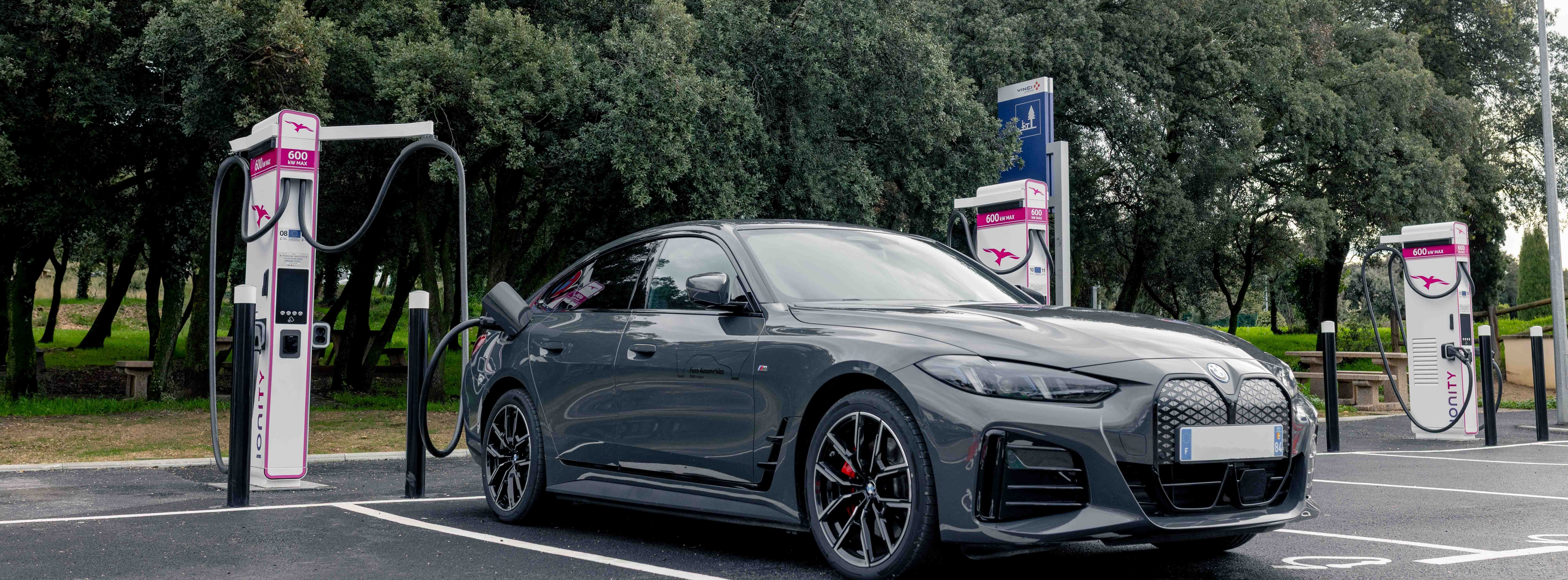 Energie & Management > Elektromobilität - In weniger als acht Minuten Strom für 300 Kilometer laden