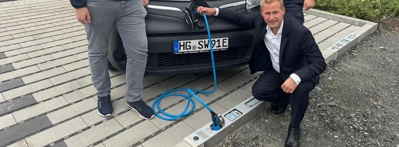 Energie & Management > Elektrofahrzeuge - Ladebordsteine finden weitere Anhänger