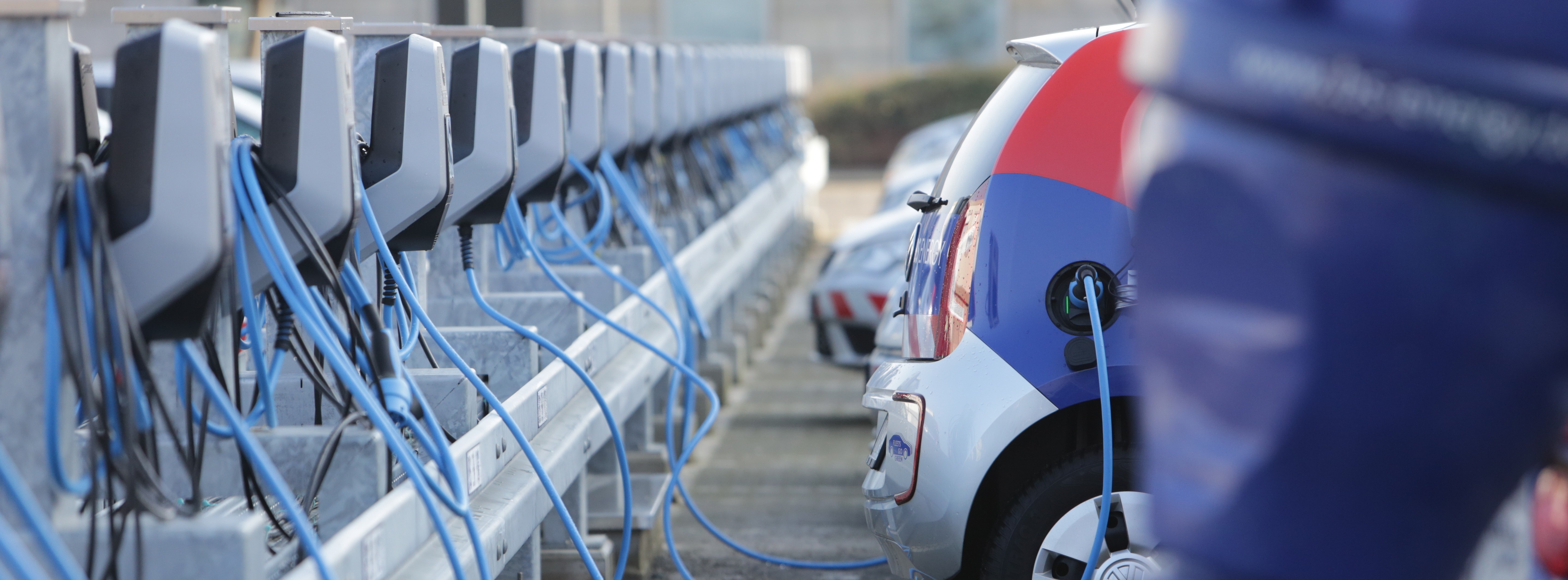 Energie & Management > Elektrofahrzeuge - E-Flottenbetankung mit 48 Ladeboxen