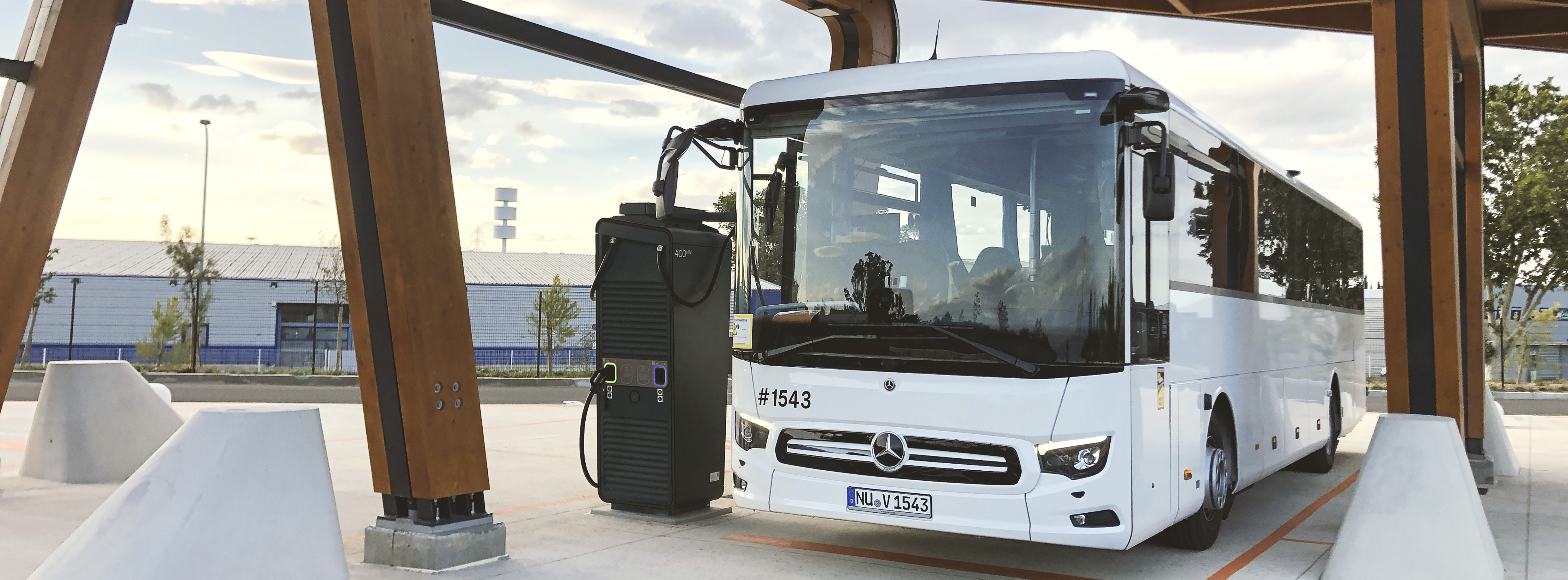 Energie & Management > Elektrofahrzeuge - Daimler baut öffentliches Ladenetz für E-Reisebusse
