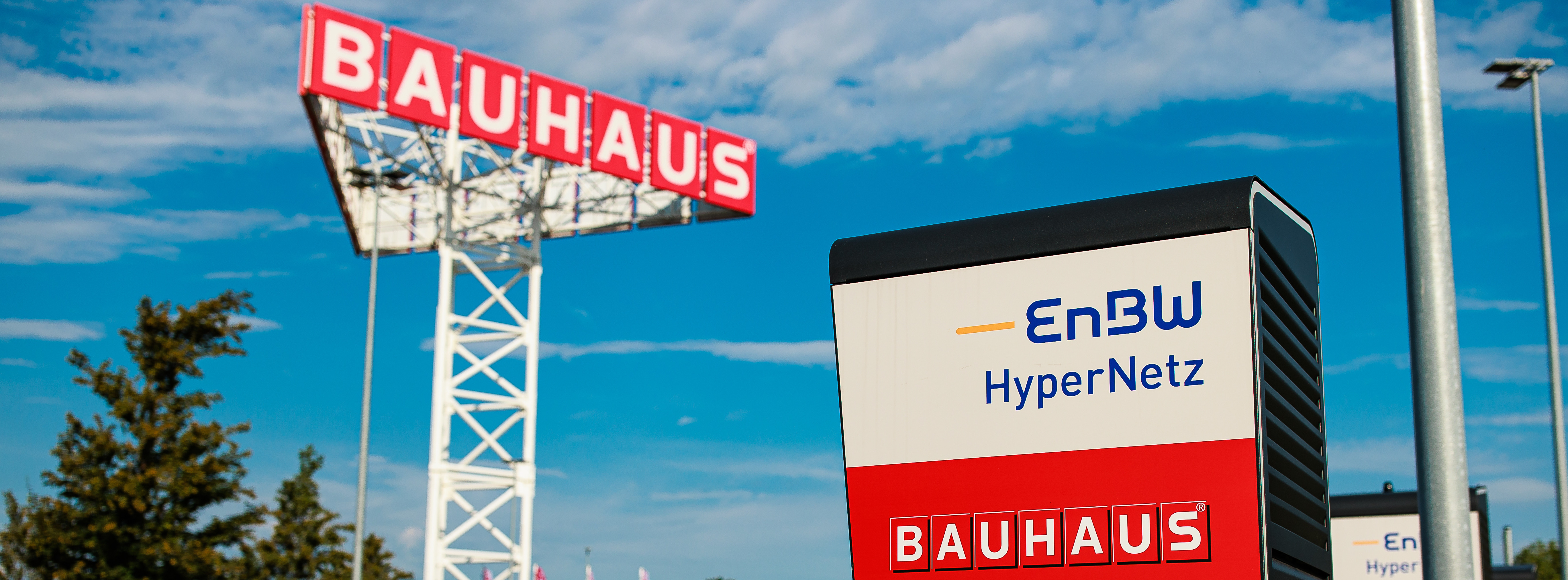 Energie & Management > Elektrofahrzeuge - EnBW-Schnelllader an Bauhaus-Märkten