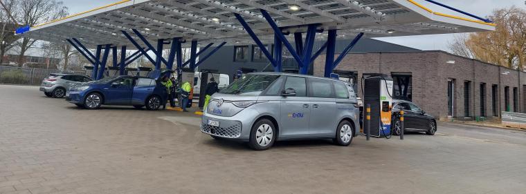 Energie & Management > Mobilität - EnBW testet mobilen Speicher an Schnellladepark